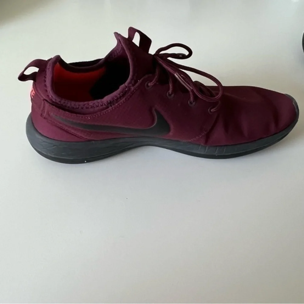 Nike Roshe Burgundy with Neon Lining‎ Shoes